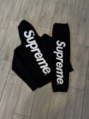 Appliqué Supreme Set Black
Colorway